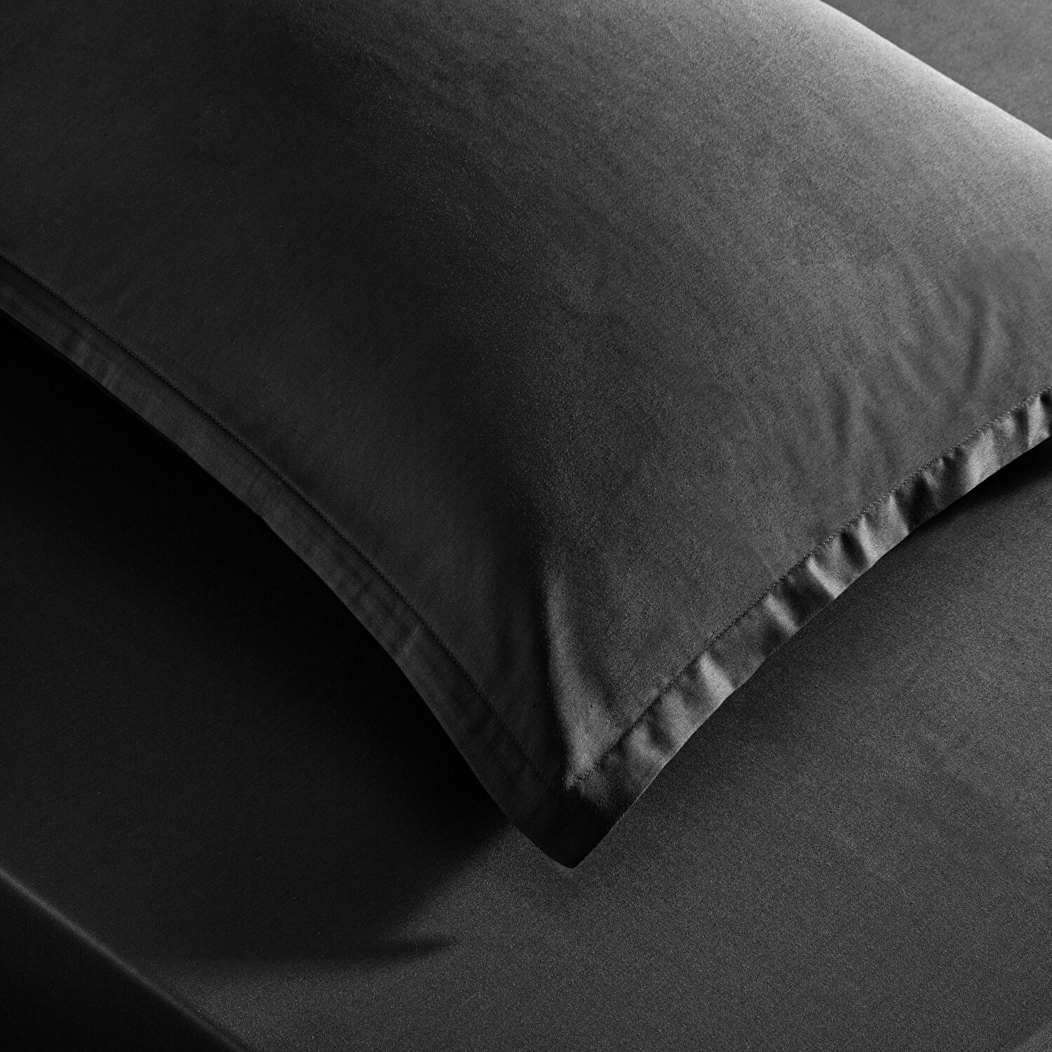 Taç Color Dreams Saten Çift Kişilik Çarşaf Seti Siyah