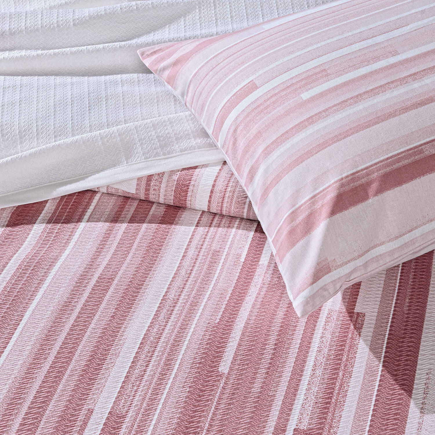 Taç Baskılı Grid Çift Kişilik Pike Takımı Pembe