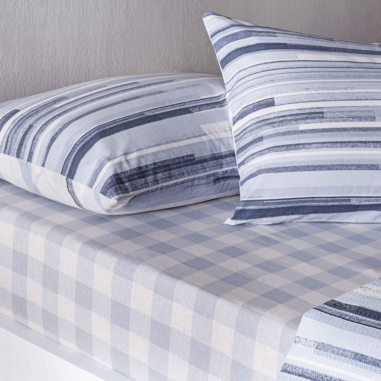 Taç Baskılı Grid Çift Kişilik Pike Takımı Mavi