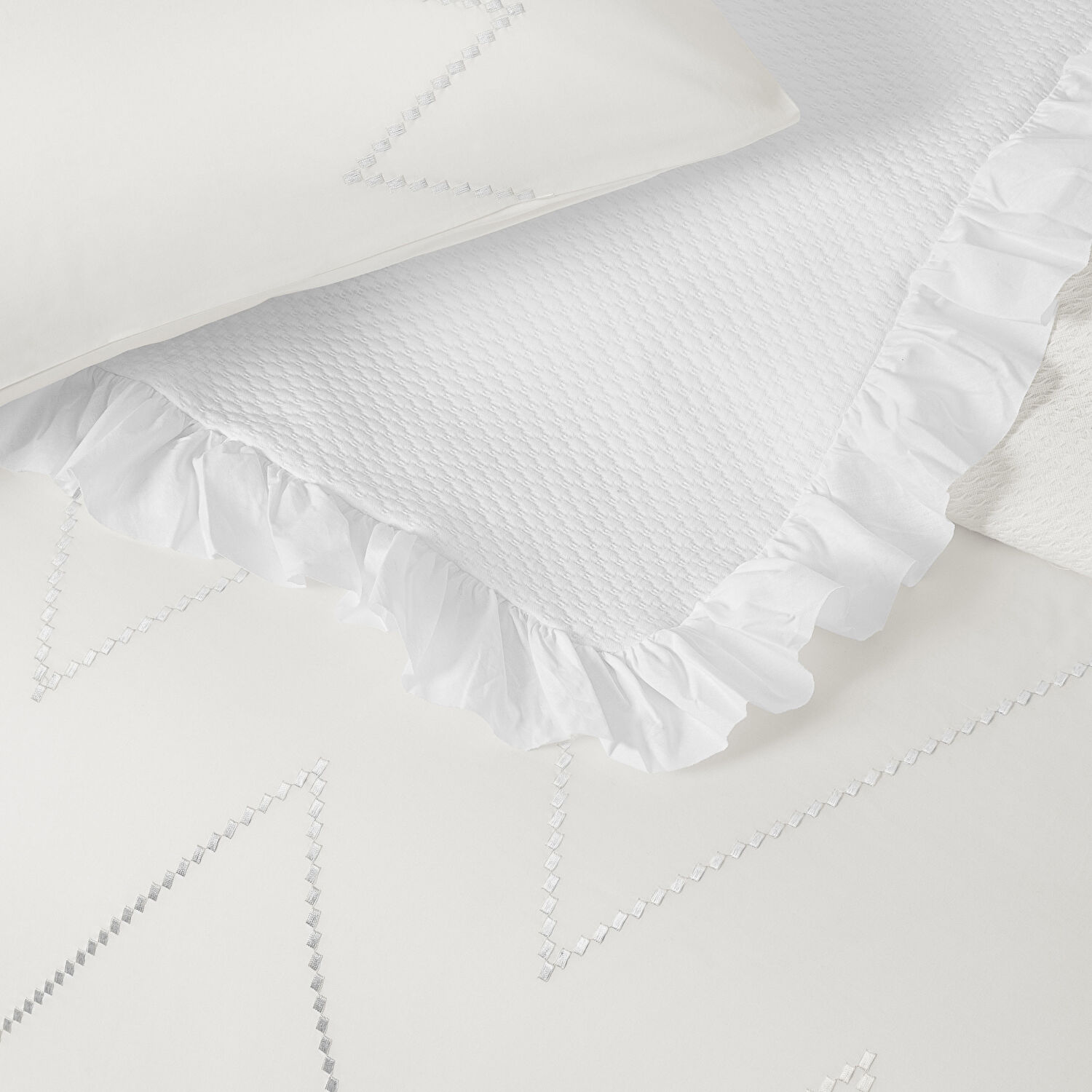 Taç Rosetta Yatak Örtülü Çift Kişilik Nevresim Seti Beyaz