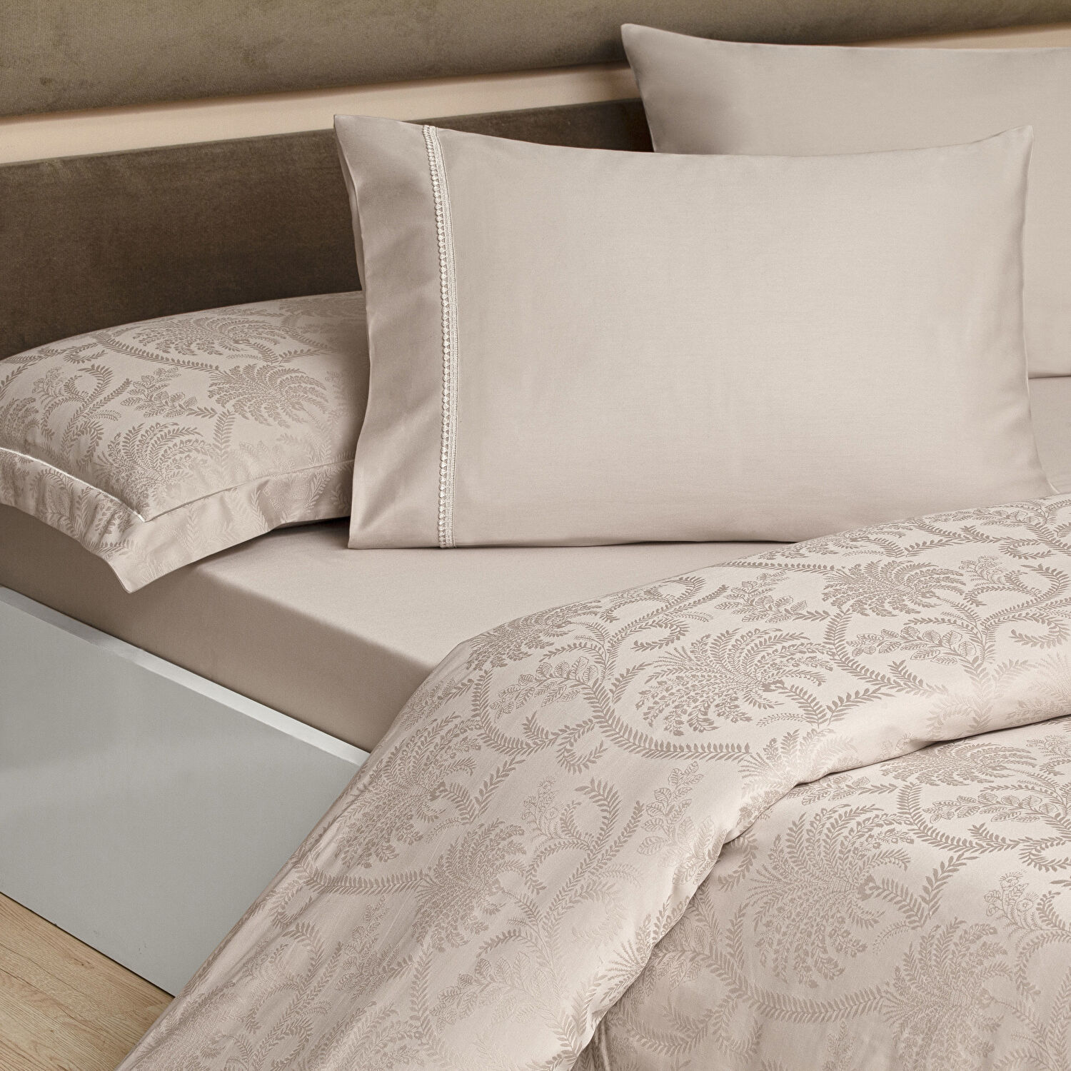 Taç Odette Yatak Örtülü Çift Kişilik Nevresim Seti Pudra