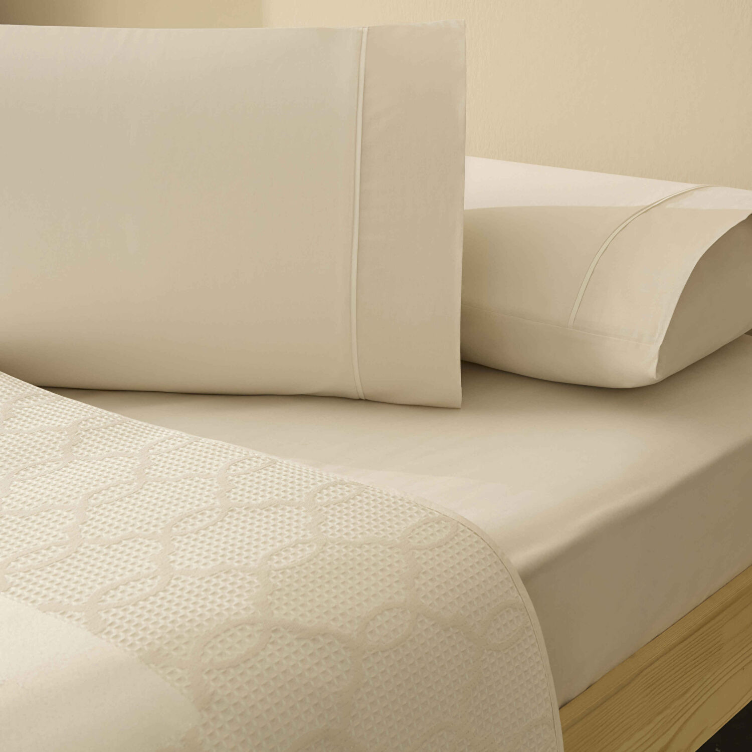 Taç Jakar Linora Çift Kişilik Pike Takımı Ekru