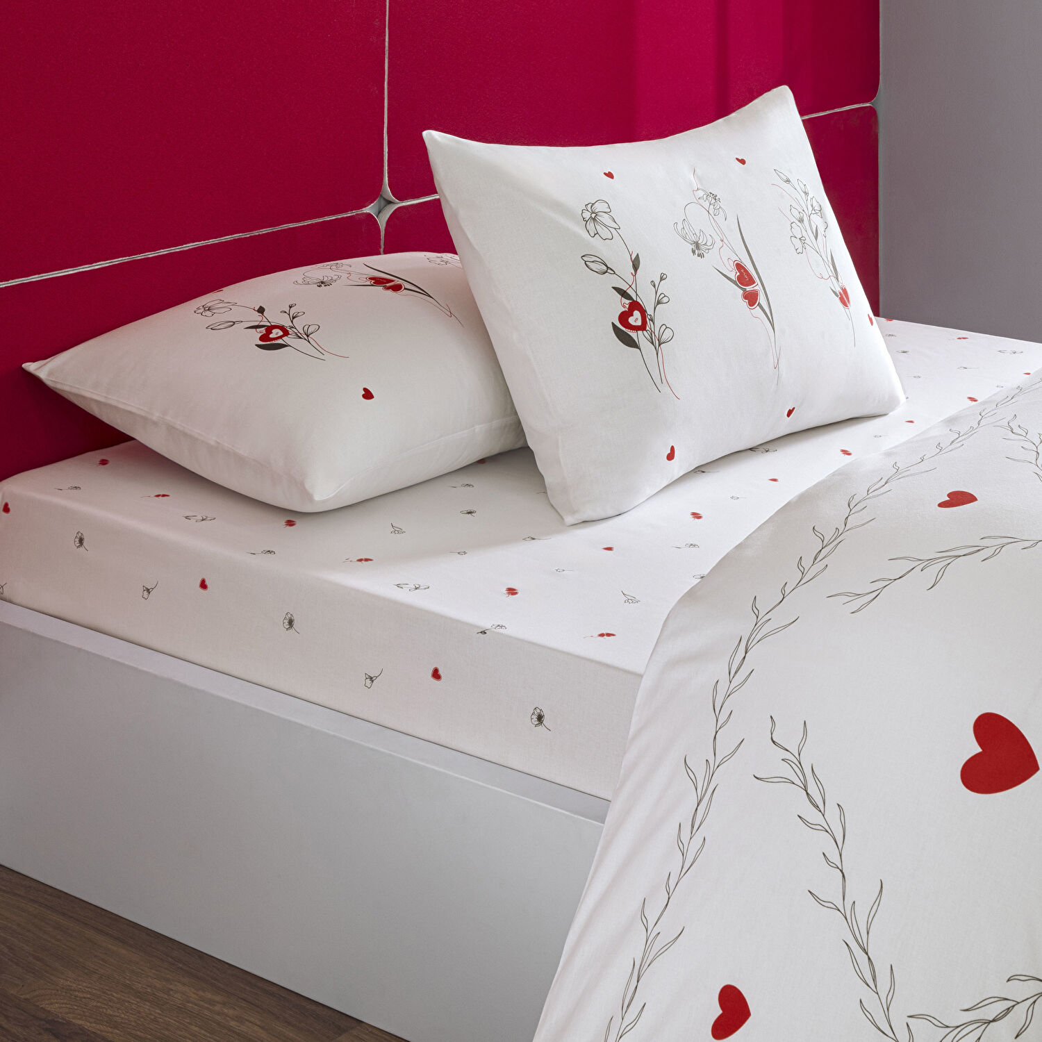 Taç Amoura Glowlu Ranforce Çift Kişilik Nevresim Takımı Kırmızı