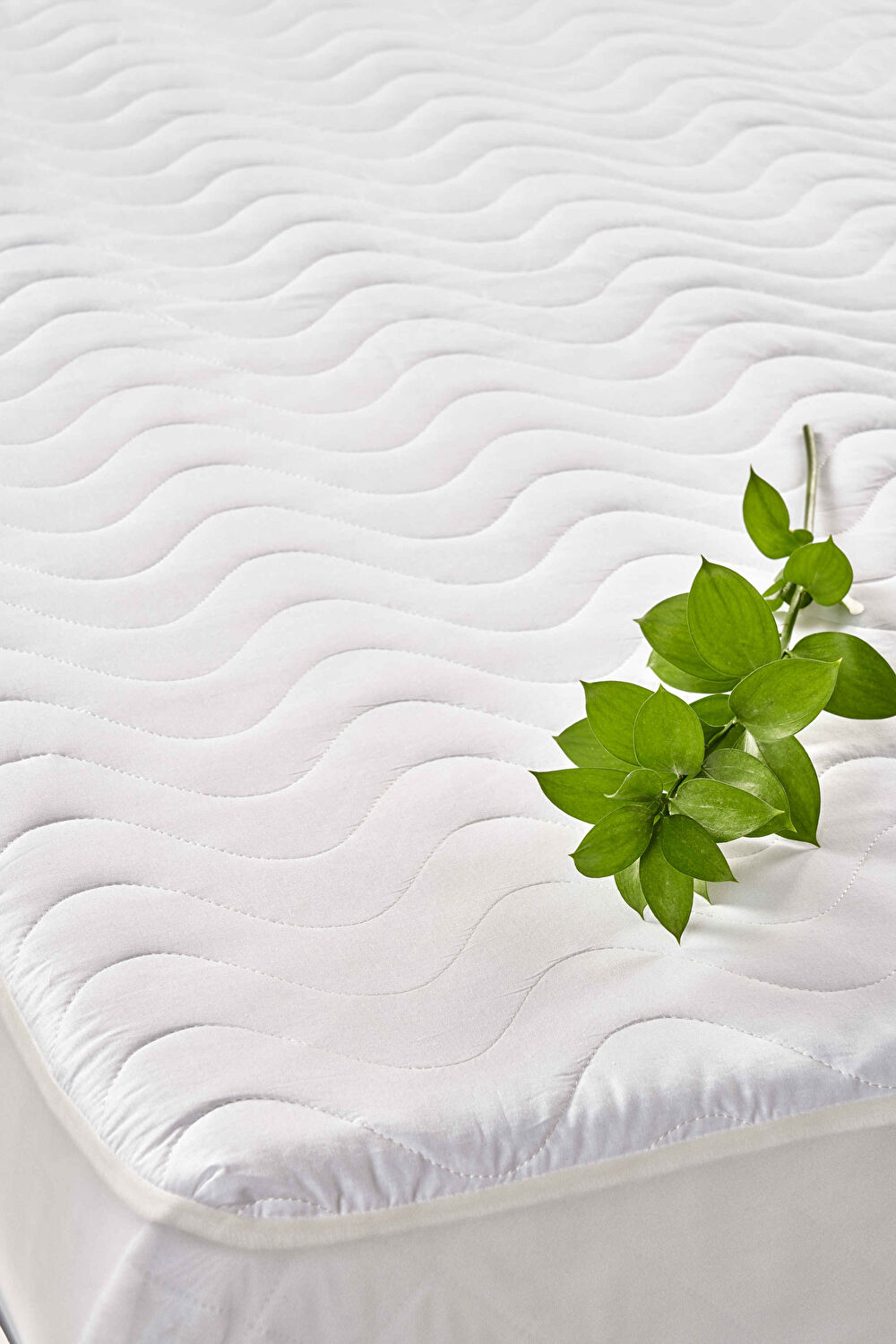 Taç Kapitone Fitted Çift Kişilik Yatak Alezi Beyaz