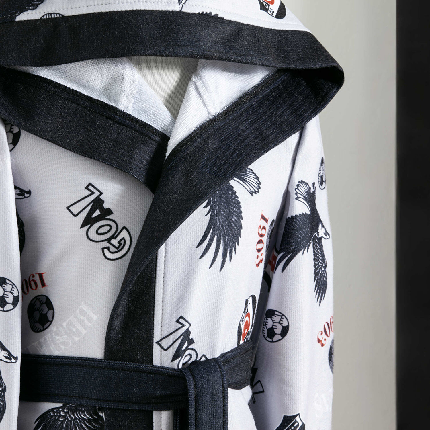 Taç Lisanslı Beşiktaş 8-10 Yaş Baskılı Çocuk Bornoz