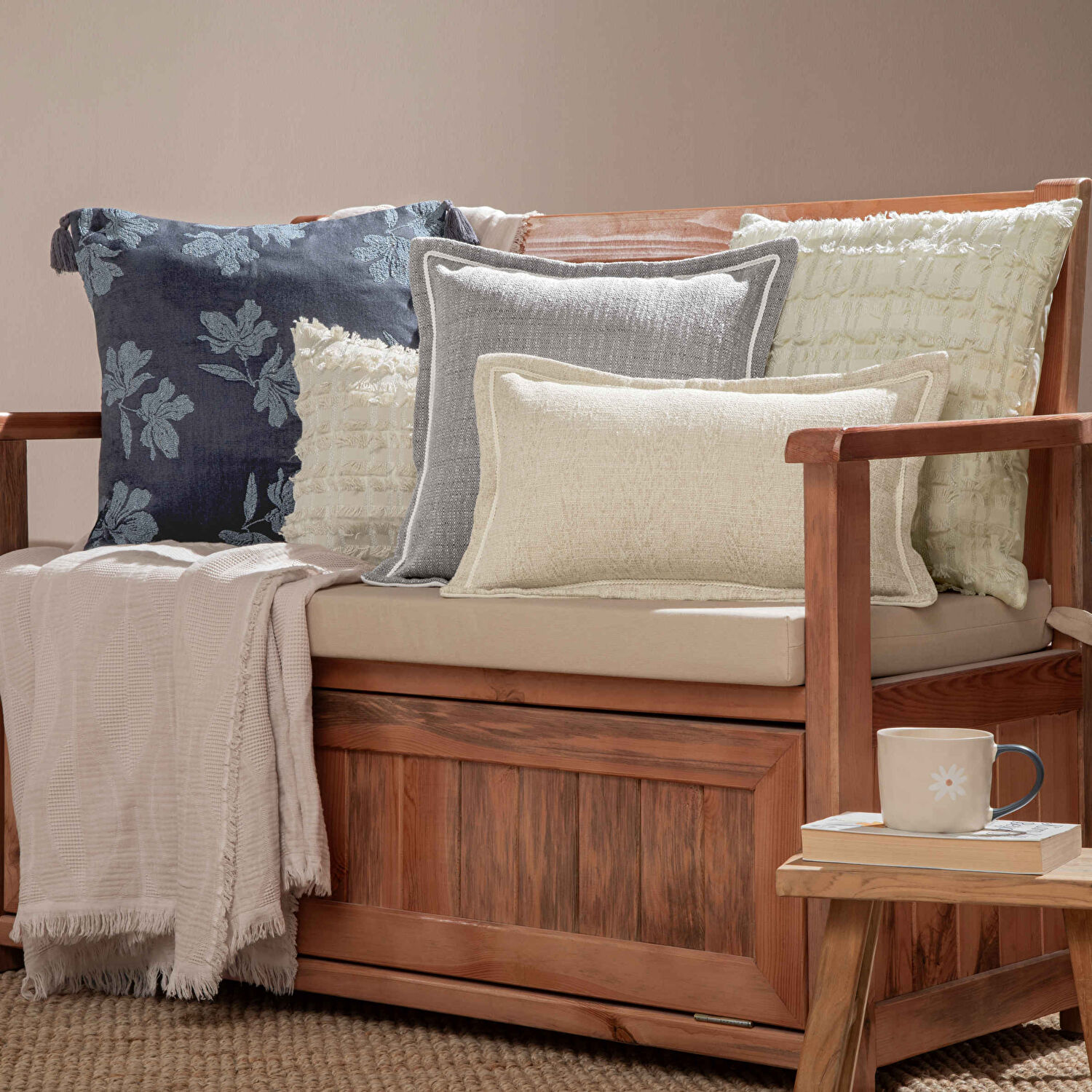 Linens Frezya 45x45 cm Kırlent Kılıfı Lacivert